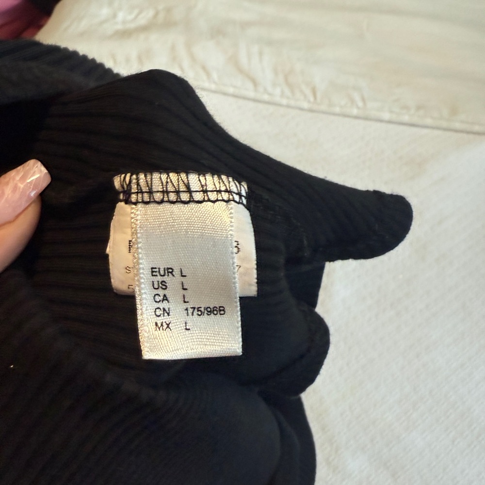 Black One-Shoulder Ribbed Top - Picture 2 of 2